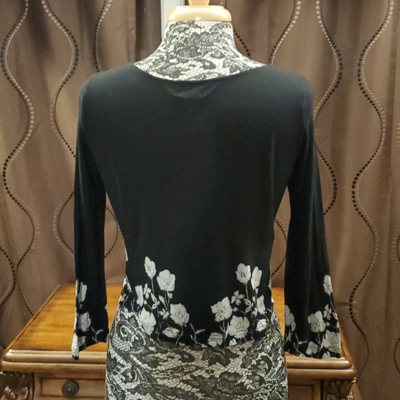 Cooperative black crop top w/white flowers, size M - Picture 3 of 3